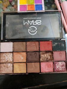 Eyeshadows Kit with 2 brushes