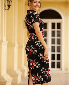 Woman fit and Flare black dress