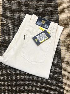 Women&#39;s Jeans
