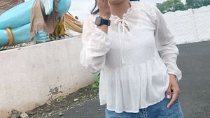 New White 🤍 Trendy Top
