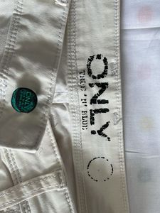 Only Chic Off White Slim Fit Stretchable Jeans
