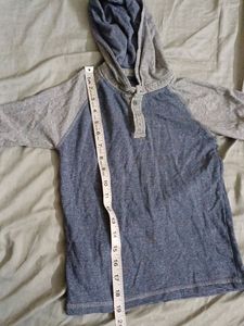 6yr Tshirt With Hood