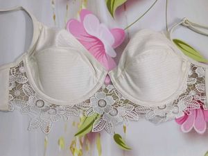 (1200)White Lace Trim Bra