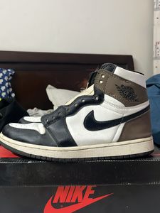 NIKE AIR JORDAN 1