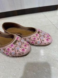 Baby Pink Juttis