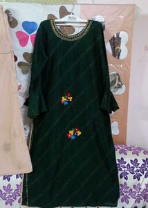 Green 💚 Beautiful Design Kurta With Cream Pant