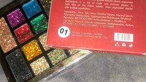 Miss Gold Sparkle Glitter Eyeshadow