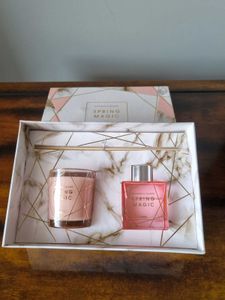 MINISO CANDLE & REEF DIFFUSER IN BOX SPRING MAGIC