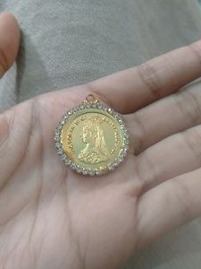 Queen Victora Pendant For Girls ..very Beautiful