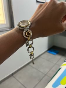 Elegant Gold Louger Watch
