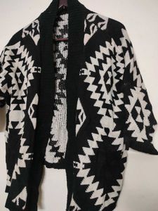 SALE 🛍️ SHRUG - BLACK &amp; WHITE 🧥
