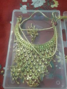 Elegant Gold Jewelry Set