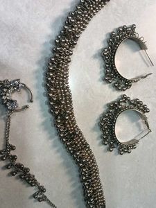 Silver Tone Jewelry Set