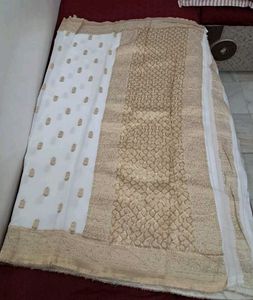 Elegant White &amp; Gold Banarasi Saree