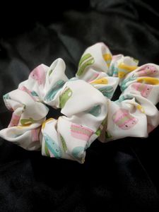 2 Scrunchies 💓🍩