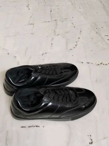 Selling fast Brand New Laces Shoes 40