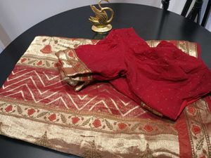 🔸Black Saree With Maroon Blouse 🌺