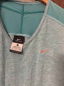 Nike Women&#39;s Top