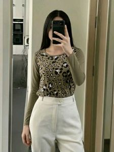 🇨🇦Reitmans Luxury Branded Full Sleeve Top