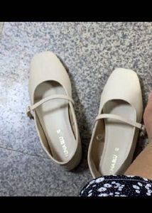 Elegant Cream Ballerinas