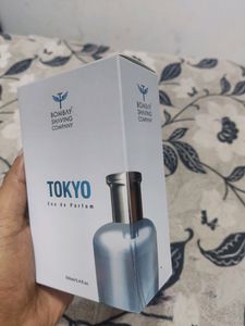 White sneaker for men and Tokyo Eau de Parfum