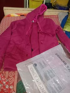 NdSelling A Beautiful Rani Pink Huddies😍 come