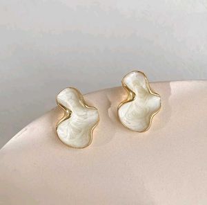 Enamel irregular studs