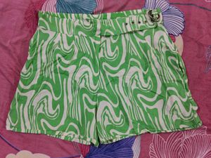 Stylish Green Swirl Print Skorts with Belt