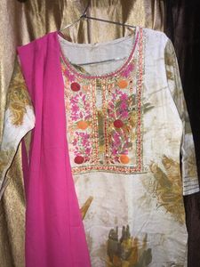 Women Dupata And Kurta