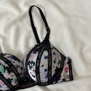 Victoria Secret Plunge Push Up Bra