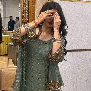 Elegant Green &amp; Gold Embellished Kurti Set