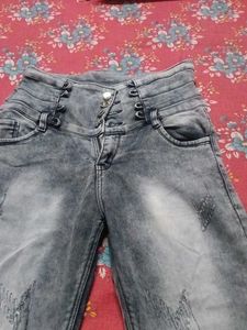 Distressed High-Waisted Jeans with 4 button