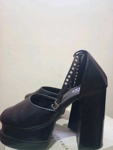 Trendy Valentino heels 👠👠