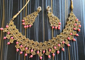 Stone Studded Necklace And Earings With Pearls