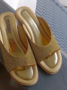 Free Gift :Wedding Chappal