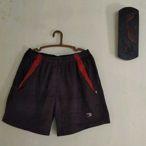 Men's athletic shorts with red accents + Face Mask