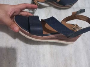 Blue Sandel