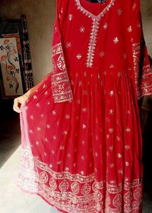 pink Embroidered Kurta.srif 30 miniut wear kiya.