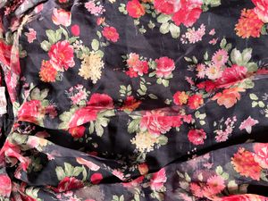 Very pretty Floral Crop Top