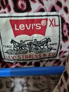 Leopard Print Levi&#39;s Shirt