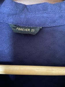 Forever 21 Women’s Navy Blue Top ( M)