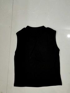 Sleeveless Mock Neck Top🖤