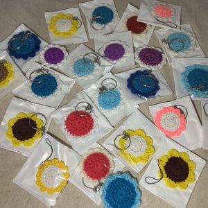 🌈 Multi-Color Sunflower Crochet Keychain