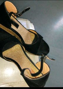Women Very Pretty Sandles Heels 👠