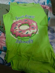 Sleeveless T-shirt