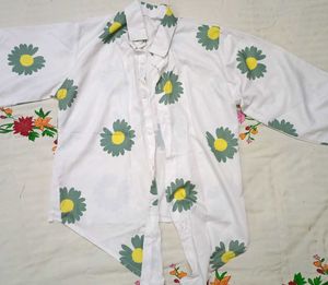 Trendy Floral Tie-Front Top