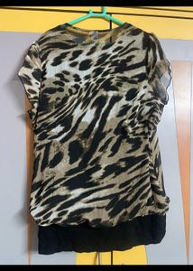 Stylish top with attached inner
