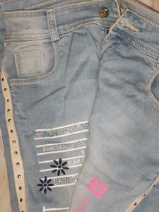 TRENDY BLUE JEANS