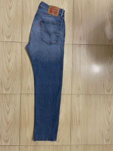 Levis Straight Fit Jeans