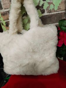 Fuzzy White Handbag Very Pretty 😍